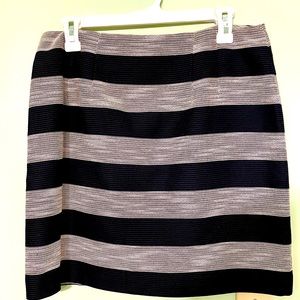 Loft skirt. Size 8. Navy and beige.
